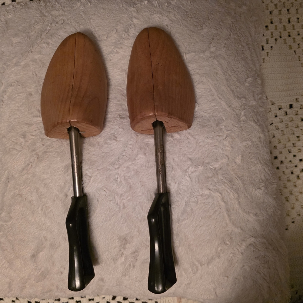 UNBRANDED Cedar Wood Shoe Trees Adjustable Size 5 – Set of 2